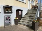 Restaurant-Terrasse und -Außenbereich mit Moselblick