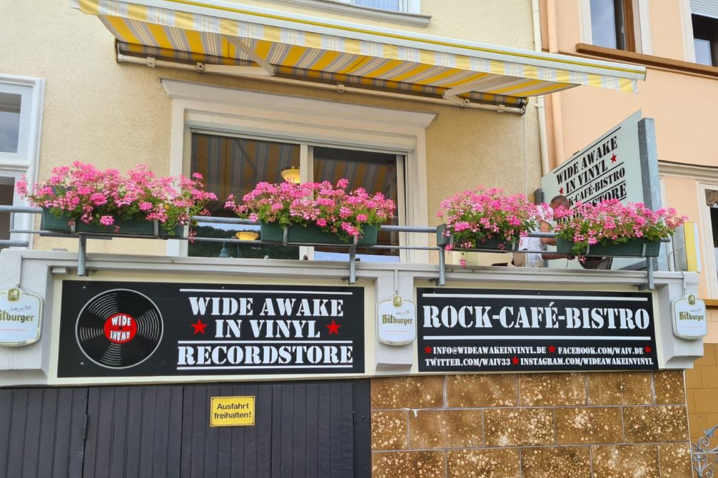 Restaurant-Terrasse und Außenbereich mit Mosel-Blick